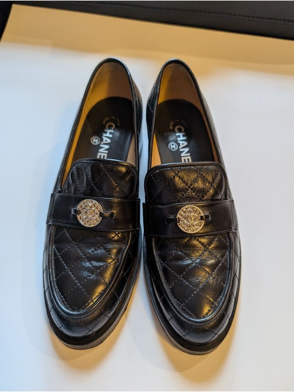 Chanel Quilted Lambskin Coin Loafers Size 39 In EUC - Picture 3 of 15